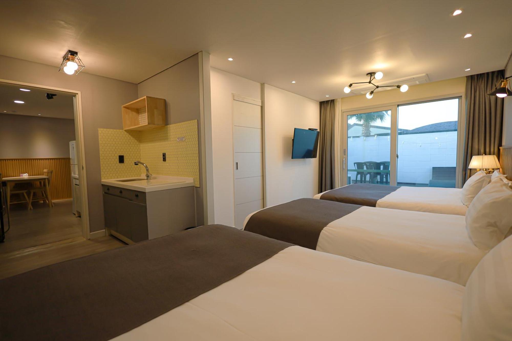 Pool And Villa Sorang Jeju Exterior photo