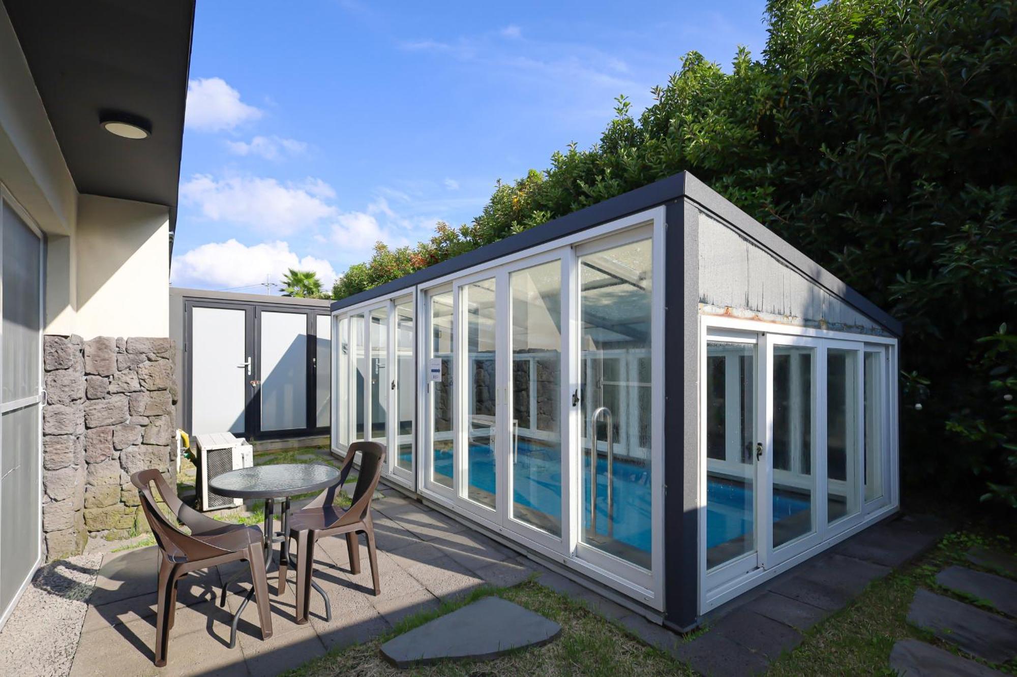 Pool And Villa Sorang Jeju Exterior photo